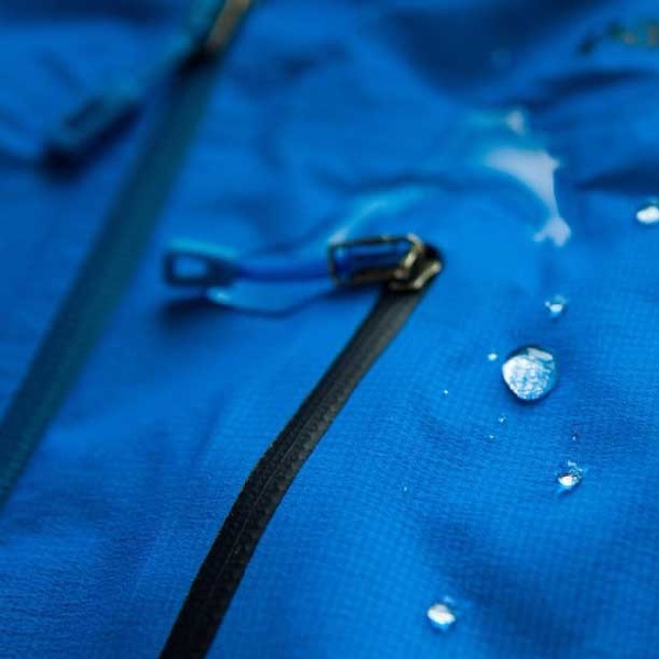 Akvachystka membrannykh tkanyn